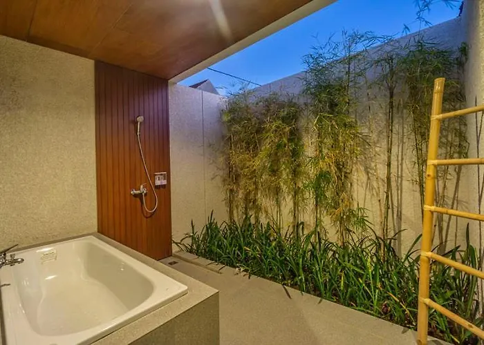 Villa Lavilla Nine Ubud ベッド・アンド・ブレックファスト ウブド